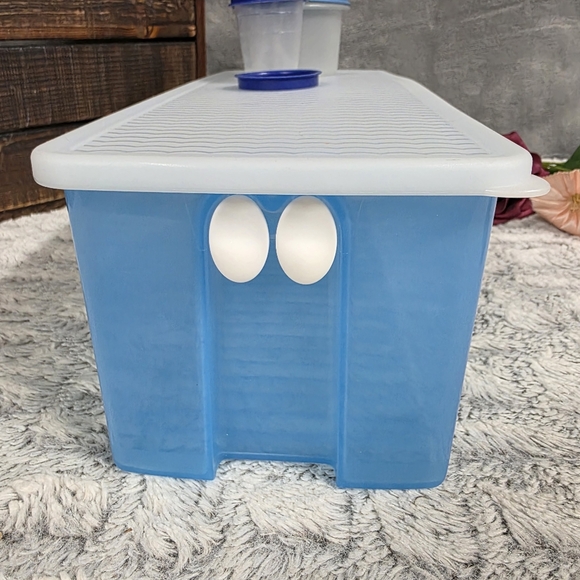 Tupperware Bundle, One FridgeSmart, One Measuring Container,  and Pour Container - Picture 6 of 10